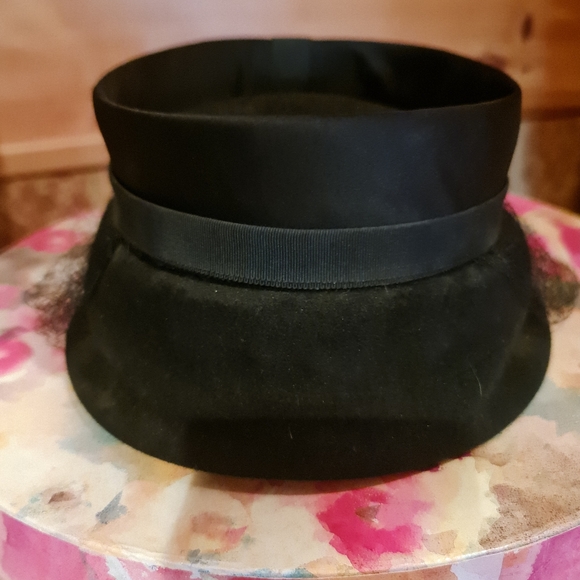Bullock\'s of Los Angeles  Black Felt Satin Hat Bow Netting Veil Vintage 22.5 EUC main image 5